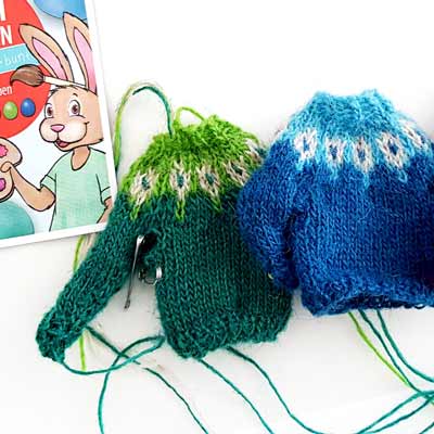 Kreative Osterdekoration mit Minipullovern: Pullover stricken